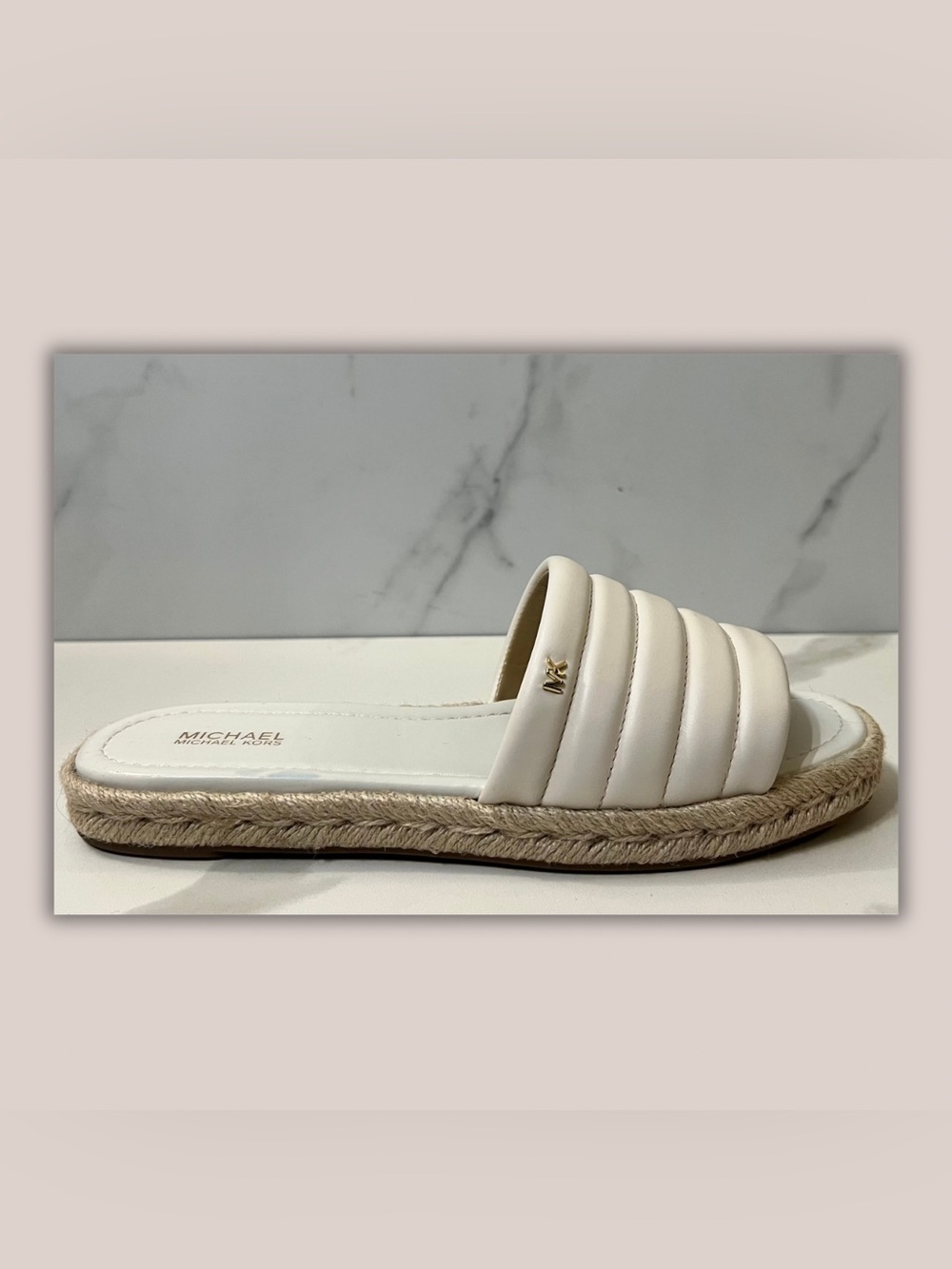 MICHAEL KORS QUILTED SLIDE - BEIGE | SZ 9.5